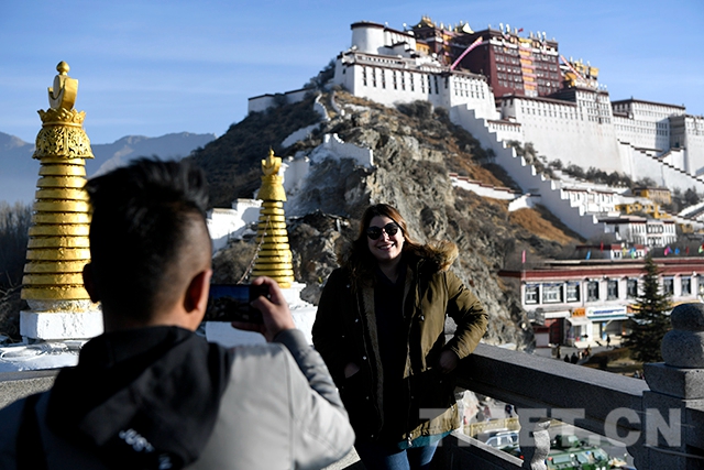 【新春走基层】外国游客在西藏感受浓浓新春