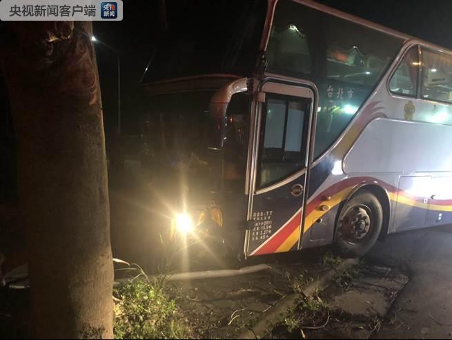 台湾花莲2陆客团游览车车祸 10人受伤送医