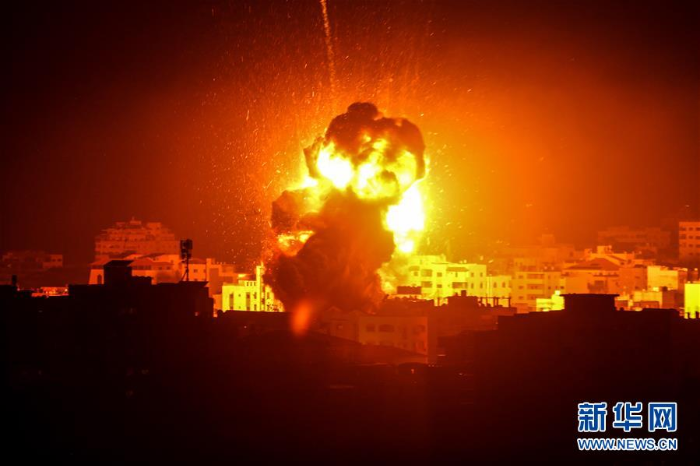 以色列对加沙地带实施报复性空袭 阿巴斯呼吁制止