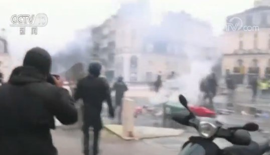 法国警察工会负责人 面对暴力示威须态度强硬 依法惩治