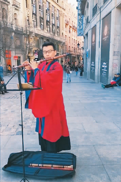 卢俊安：在马德里街头演奏中国乐器（留学记）