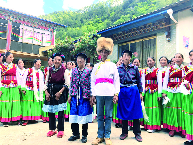 中新社记者探访云南藏区会说五种语言的“玛丽玛萨人”新农村建设火热 玛萨风情引客来