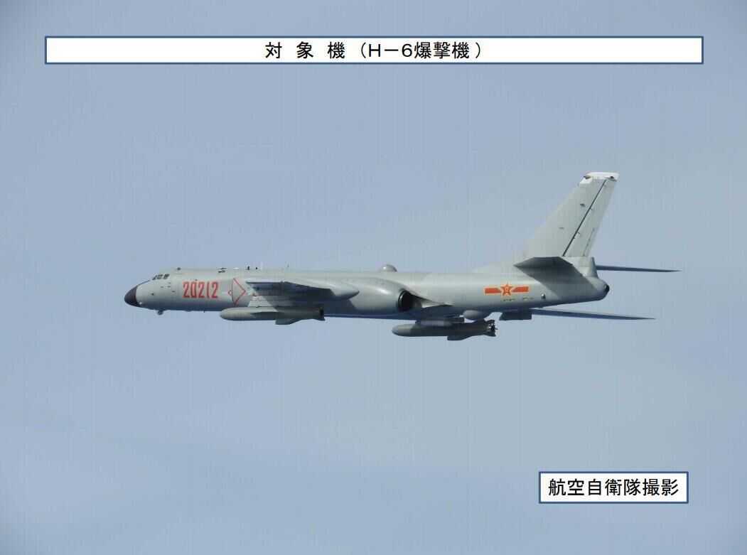 美军机现身台湾西南空域同日，日本发现解放军轰炸机拐弯飞至台湾东部外海