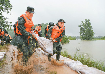支持受灾地区抗洪抢险超17亿元中央补助资金已下拨累计调拨9.3万件救灾物资