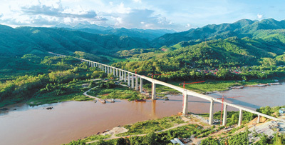 中老铁路两座跨湄公河特大桥架梁全部完成