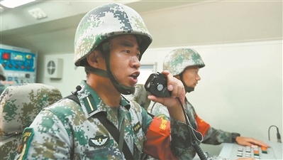 陆军炮兵防空兵学院郑州校区紧贴实战锻造初级指挥人才临毕业学员担任发射指挥员