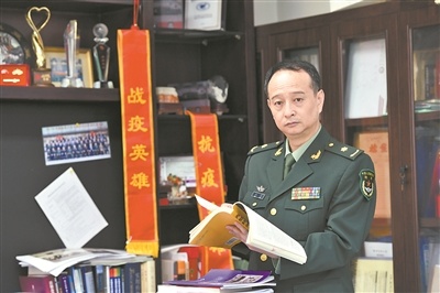 他是“可以托付生命的人”——记陆军军医大学第一附属医院感染病科主任毛青
