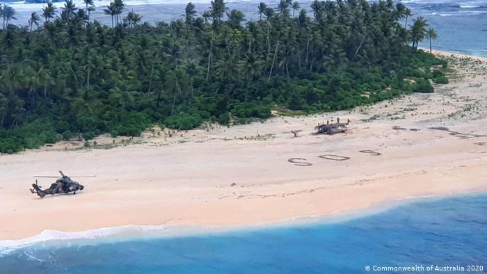 三名水手偏离航线漂至荒岛  在沙滩写下大字SOS被发现得救