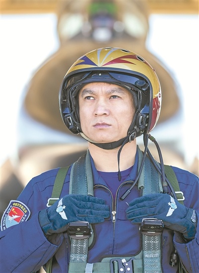 北部战区空军航空兵某旅副参谋长姚凯——“金头盔”只是谋打赢的路标