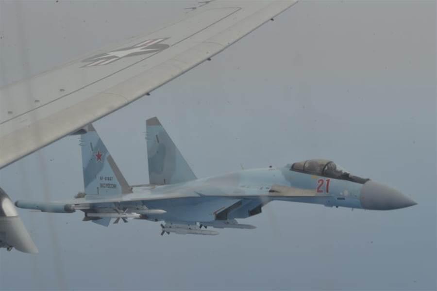 应对挑衅：俄罗斯战斗机接连在东西边界拦截美军战机