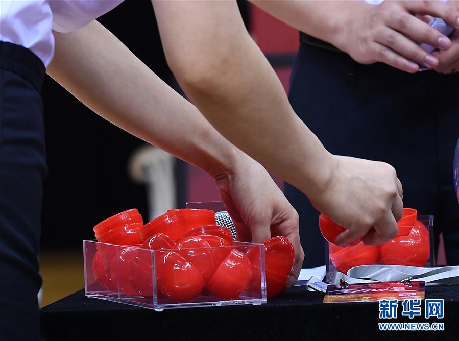 （体育）（3）篮球——CBA联赛：2020年选秀乐透抽签仪式在山东青岛举行