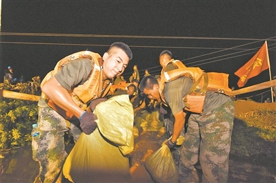 “洪水不退，我们不退”——第73集团军某旅防汛救灾纪事