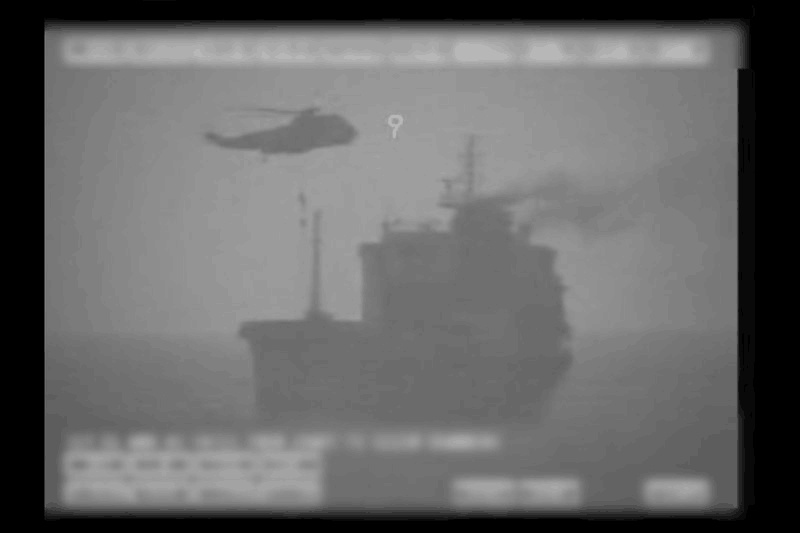 美称伊朗出动舰机在霍尔木兹海峡扣押油轮 还派特种部队登船