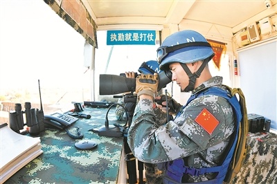 过去一年多，中国第7批赴马里维和警卫分队出色完成各项任务，创造了我赴马里维和警卫分队部署时间最长、安全执行任务时间最长两项纪录——擎起捍卫和平的坚固盾牌