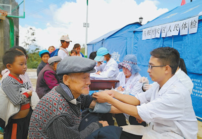 农村订单定向医学生免费培养10年来，云南已招收培养6900多人当好乡亲健康守护者（人民眼·健康中国）