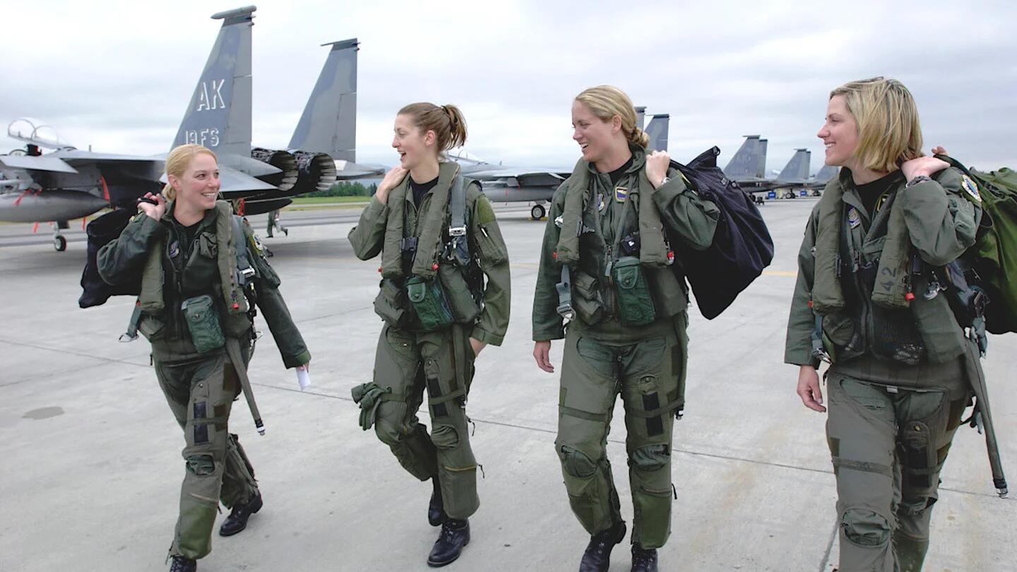 女性战机飞行员如何小便？美空军为解决这一历史难题办起了比赛