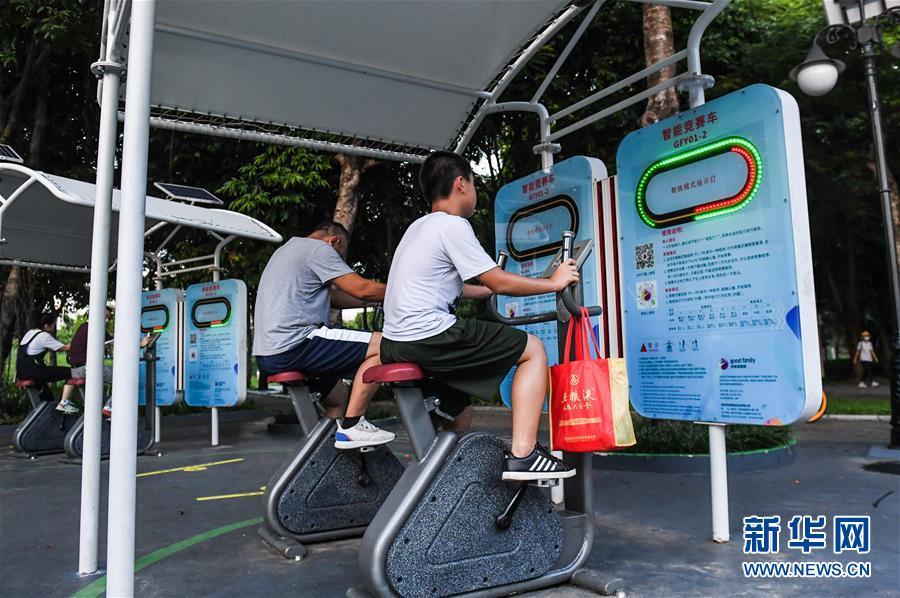 深圳：开在公园里的“智能健身房”