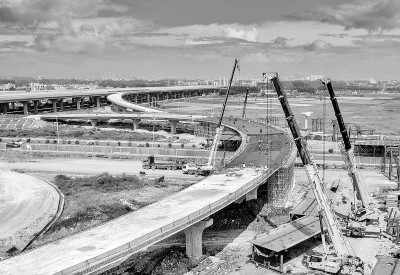 湛江大道项目湖光快线互通特大桥抓紧建设中