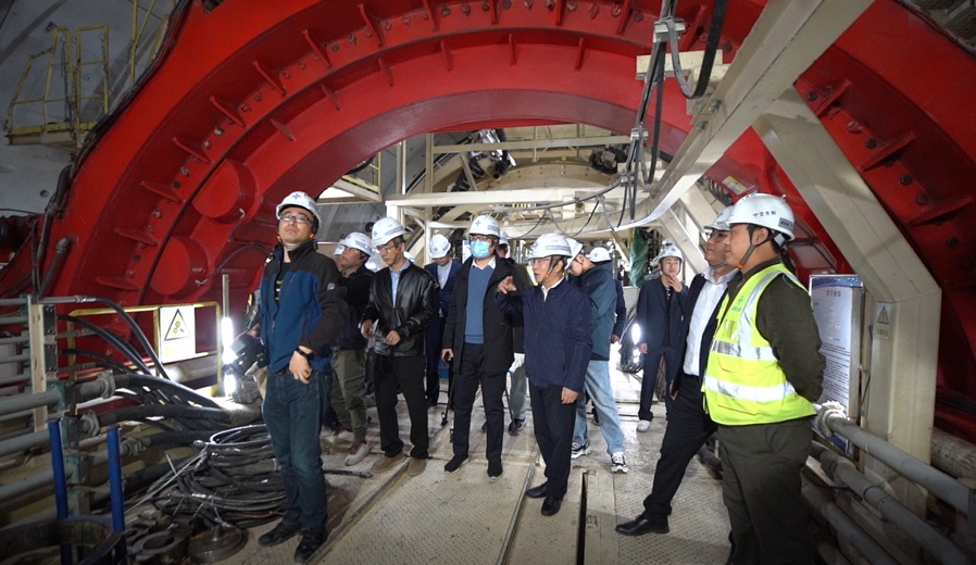 穿越长江最复杂超大直径隧道 感受地下钢铁“巨龙”“振兴号”的磅礴力量