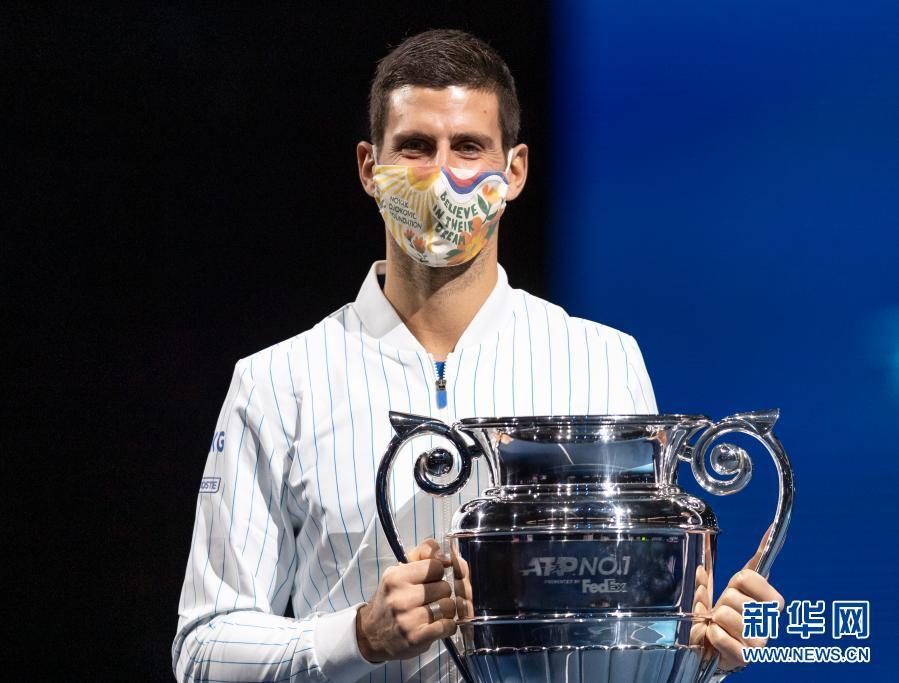 ATP年终总决赛：焦科维奇获颁年终第一奖杯