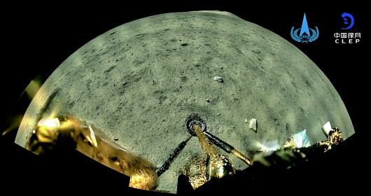 嫦娥五号在月面开启“挖土”模式海外祝贺中国嫦娥五号探测器落月成功
