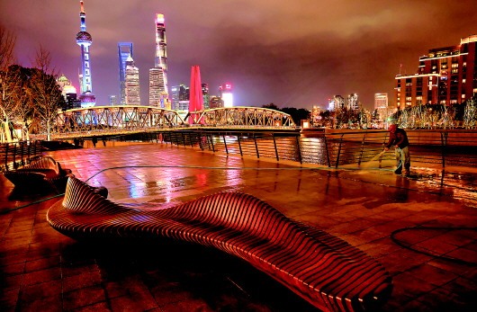 苏州河：水清了，42公里岸线也“亲”了上海曾经“有股味道”的那条河告别“黑臭”之后，滨水岸线又贯通，成为市民亲水乐园