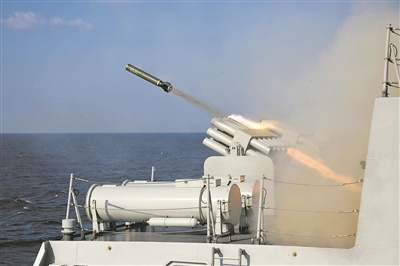 海军第36批护航编队组织多科目射击训练