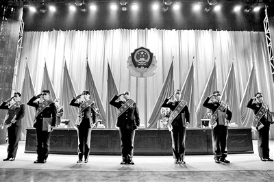 武警警官学院训练基地鼓励文职人员——奋力争先，勇于追求个人荣誉