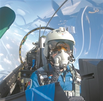 英雄重返蓝天——南部战区空军航空兵某旅飞行员王建东复飞影像