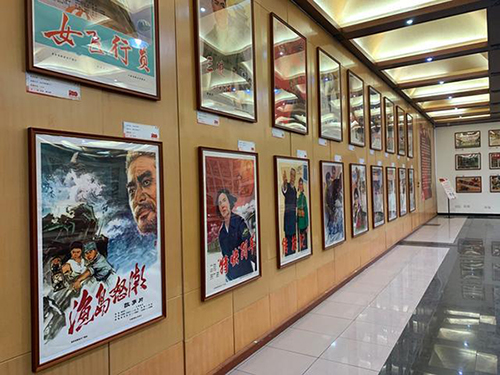 中国书店展出百种红色连环画