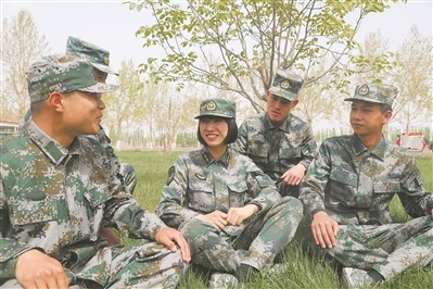 21岁的新任女排长吴文煜上高原驻训3个月——通过战士心里的“任命”