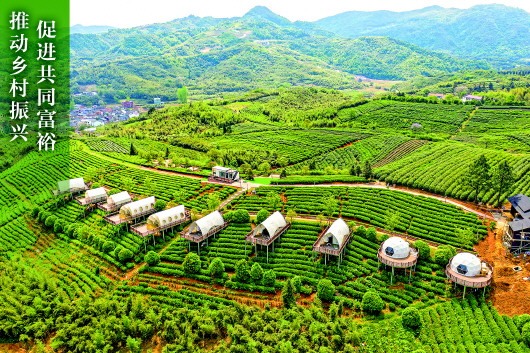 空中俯瞰浙江省诸暨市十里坪村的村落景