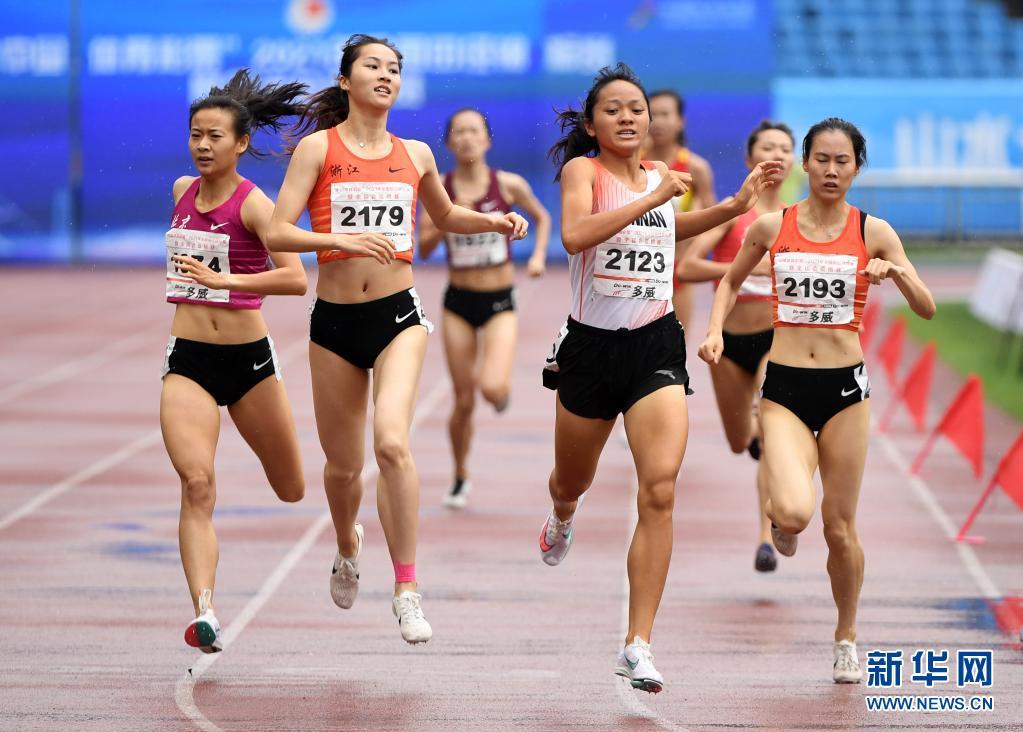 田径全国锦标赛：吴洪娇获得女子800米冠军