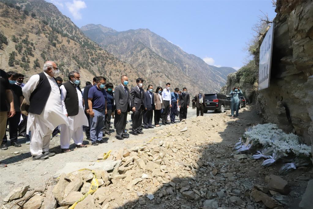 全球连线丨中国工作组吊唁遇难同胞 巴基斯坦民众自发赶来