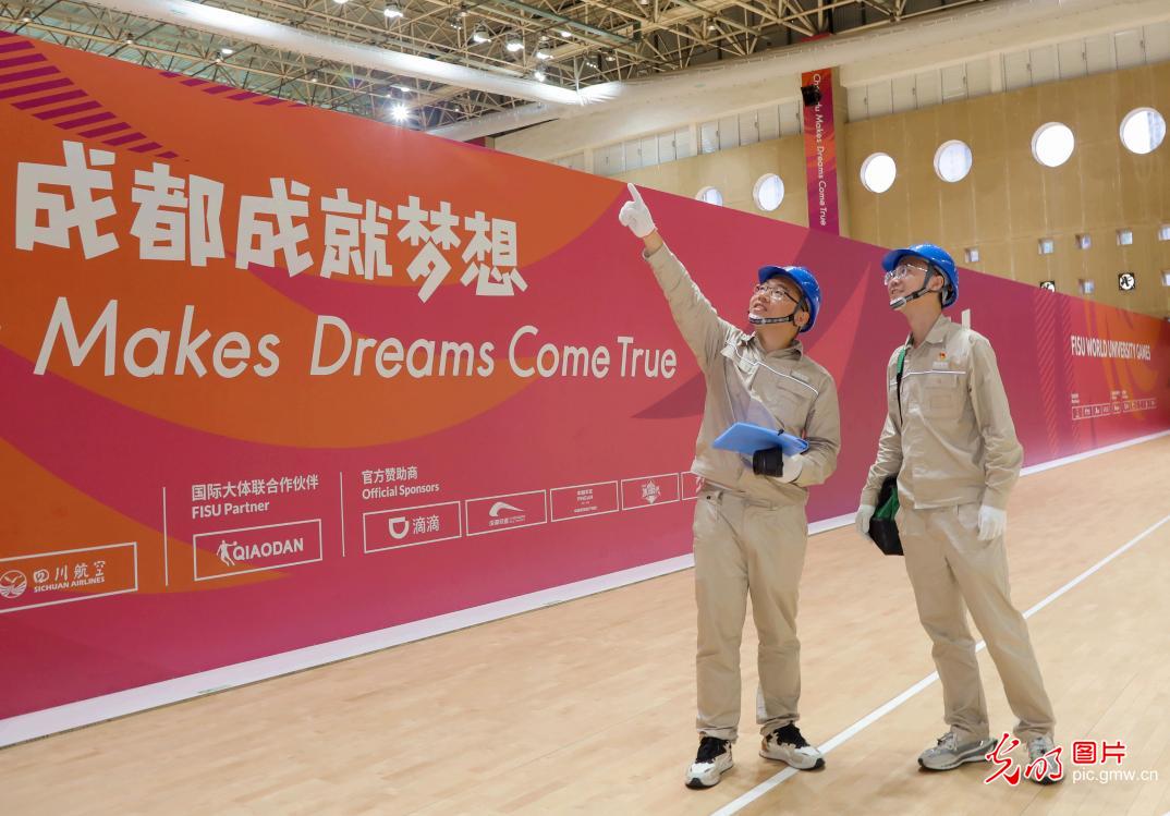 四川成都:拉网式排查 确保大运会用电 四川成都:拉网式排查 确保大运会用电