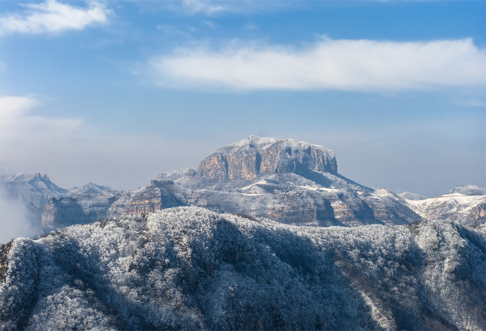 河北武安：太行叠素千峰秀 一川雪色半湖春