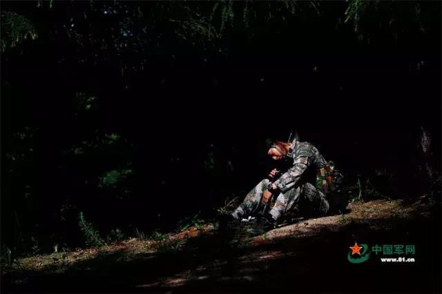 地为床天为被,军人的“睡功”你服不服?