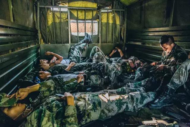 地为床天为被,军人的“睡功”你服不服?