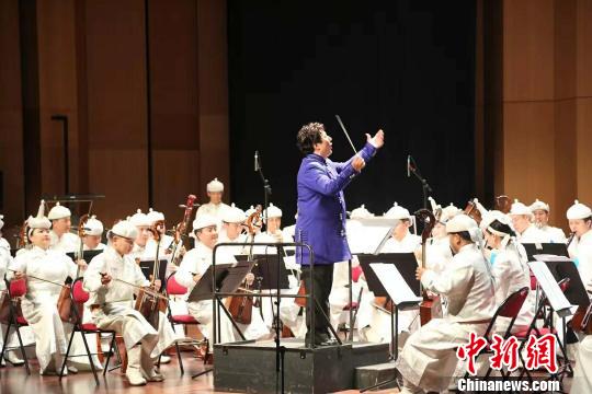 中国·乌审马头琴交响乐团法国受追捧