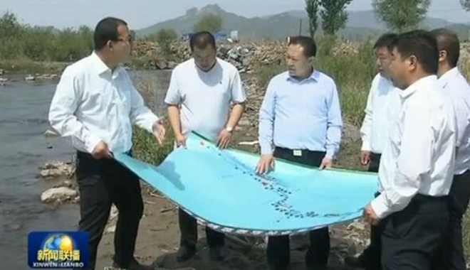 范振喜（左三）