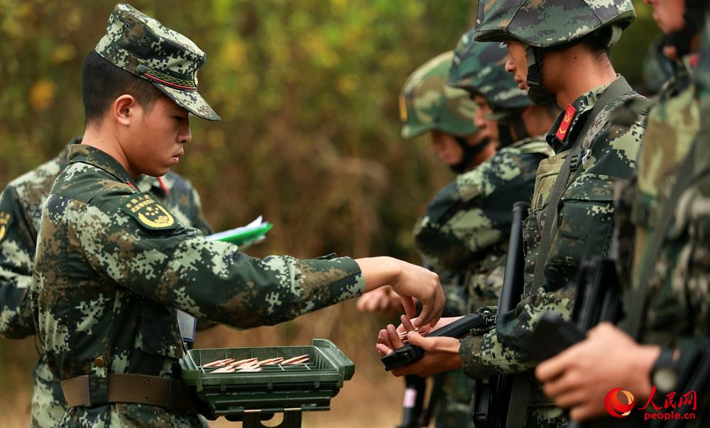 武警三亚支队百名尖兵同登擂台打响新年开训"第一战"