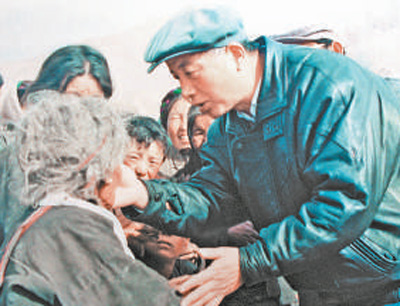 西藏原阿里地委书记孔繁森耿耿忠心照雪山