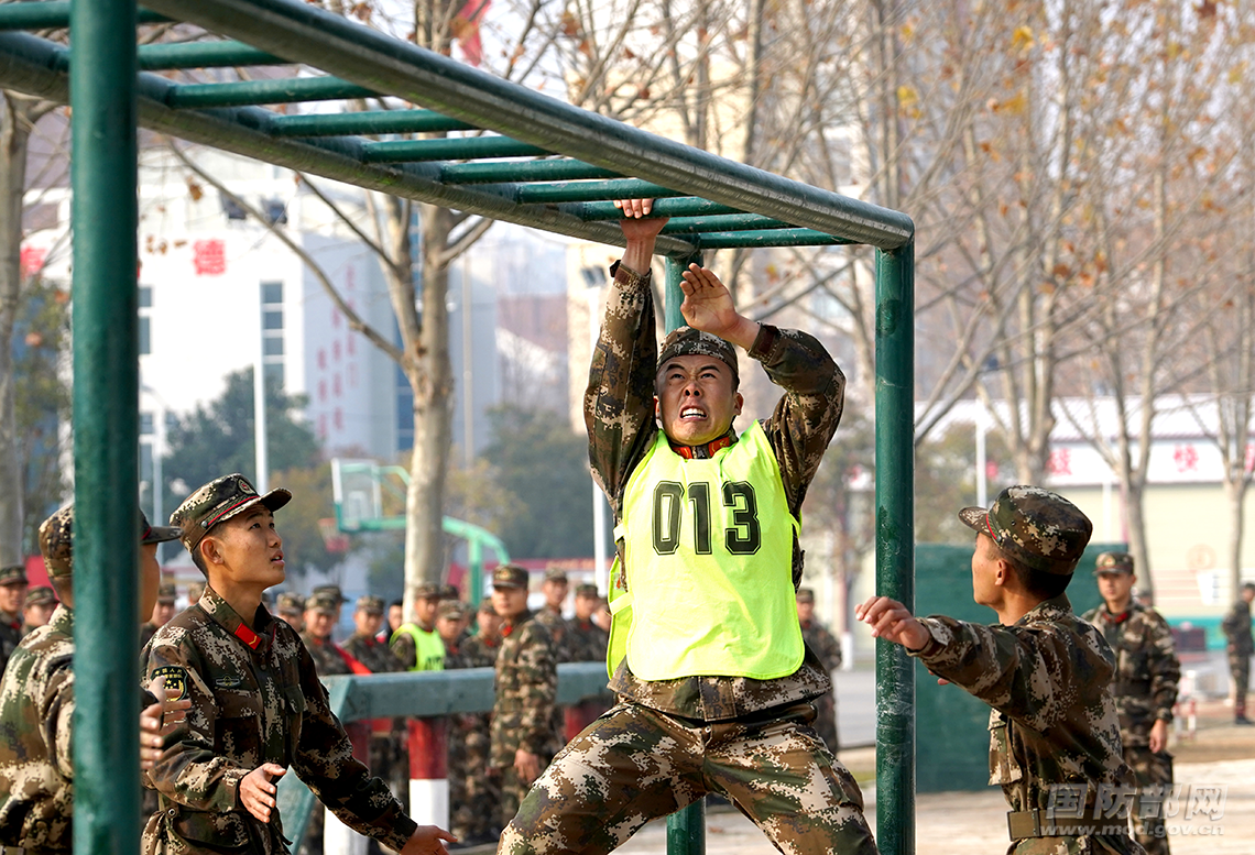 大图直击武警河南总队各支队展开冬季大练兵