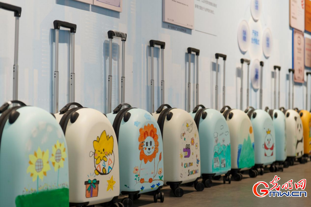 【红星照耀中国】小小箱包大能量！县域轻工闯出智造出海路